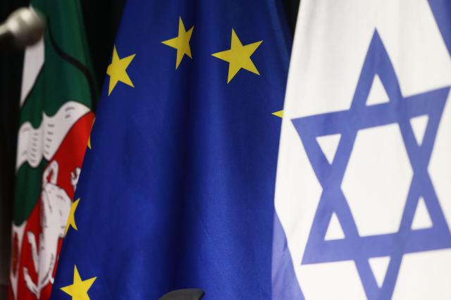 FILED - 14 May 2025, North Rhine-Westphalia, Duesseldorf: Flags of the European Union and Israel hang on the stage in Duesseldorf. Photo: David Young/dpa