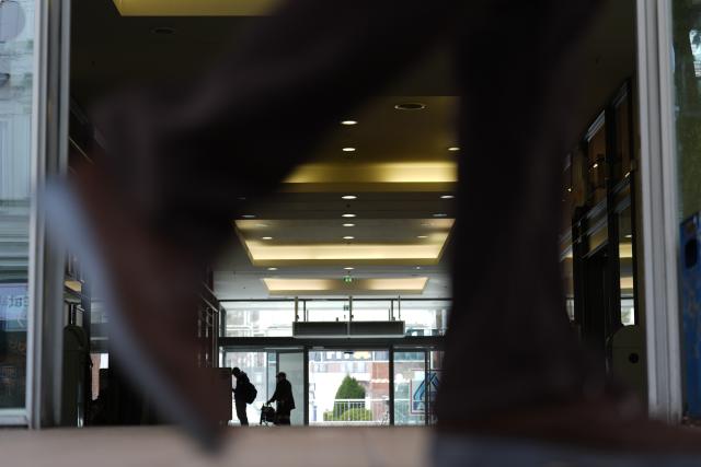 31 March 2026, Hamburg: Pedestrians walk through a shopping arcade on Grosse Bergstrasse in Hamburg's Altona district, where a wolf injured a woman on Monday. According to dpa reports, the animal was trapped inside the arcade, which is secured by automatic glass doors. Photo: Marcus Brandt/dpa