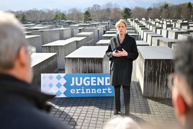 31 March 2026, Berlin: Karin Prien, Germany's Minister for Education, Family Affairs, Senior Citizens, Women and Youth, speaks about the Bethe Foundation's 'Youth Remembers' programme during a commemorative event at the Memorial to the Murdered Jews of Europe. Photo: Sebastian Christoph Gollnow/dpa