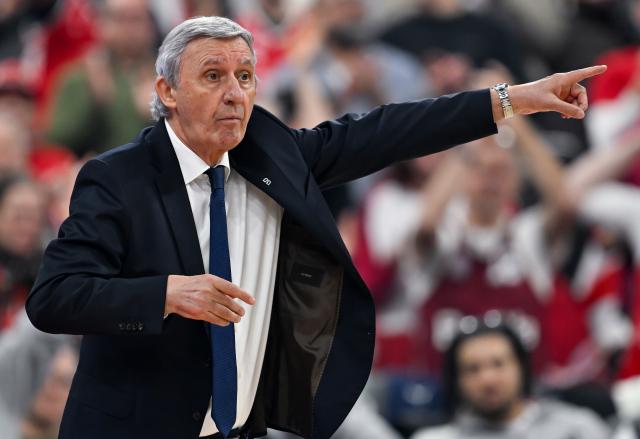 FILED - 05 February 2026, Bavaria, Munich: Bayern Munich coach Svetislav Pesic gestures during the Euroleague basketball match between Bayern Munich and AS Monaco at SAP Garden. Pesic will end his trophy-laden career as a basketball coach over more than four decades after the season. Photo: Sven Hoppe/dpa