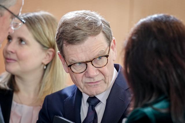 01 April 2026, Berlin: (L-R) Verena Hubertz, German Minister for Housing, Urban Development and Construction, and Johann Wadephul, Foreign Minister, take part in the Cabinet meeting in the Federal Chancellery. Photo: Kay Nietfeld/dpa
