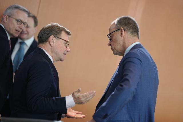 01 April 2026, Berlin: German Chancellor Friedrich Merz and Foreign Minister Johann Wadephul take part in the Cabinet meeting in the Federal Chancellery. Photo: Kay Nietfeld/dpa