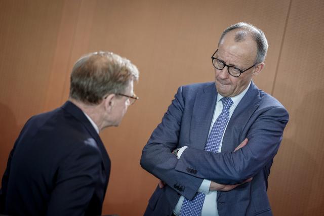 01 April 2026, Berlin: German Chancellor Friedrich Merz and Foreign Minister Johann Wadephul take part in the Cabinet meeting in the Federal Chancellery. Photo: Kay Nietfeld/dpa