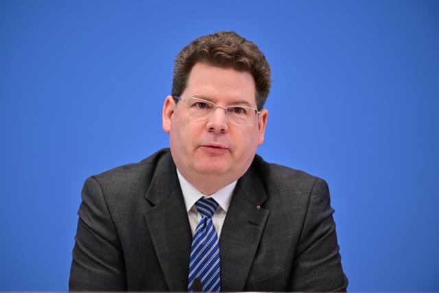 01 April 2026, Berlin: Oliver Holtemoeller, Deputy President of the Leibniz Institute for Economic Research Halle (IWH), speaks during the presentation of the Joint Economic Forecast for the economy in spring 2026 by the leading research institutes. Photo: Sebastian Christoph Gollnow/dpa