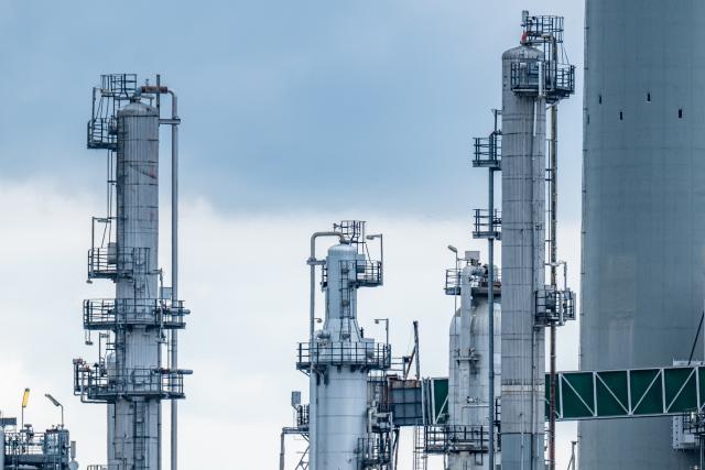 FILED - 15 March 2026, Bavaria, Vohburg An Der Donau: Industrial facilities at the Bayernoil refinery can be seen on the premises. Environmental groups have called for a faster move away from oil and gas, arguing that the Iran war and its consequences have exposed Germany's continued dependence on imported fossil fuels. Photo: Armin Weigel/dpa