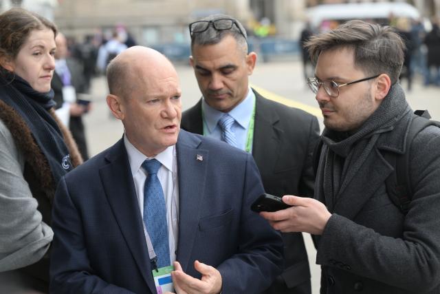 FILED - 13 February 2026, Bavaria, Munich: US Senator Chris Coons (2nd L) arrives at the Bayerischer Hof for the 62nd Munich Security Conference. Photo: Felix Hörhager/dpa