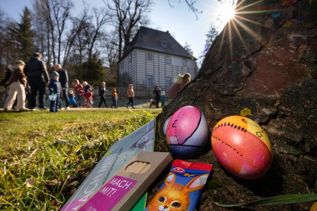 02 April 2026, Thuringia, Weimar: Two eggs lie in the grass near Goethe's garden house during the traditional Easter egg hunt. Photo: Michael Reichel/dpa