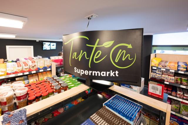 02 April 2026, Saxony, Kurort Oybin: The shelves are stocked for the grand opening of a "Smart Store". Photo: Sebastian Kahnert/dpa