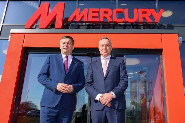 02 April 2026, Saxony-Anhalt, Schoenebeck: Minister-President of Saxony-Anhalt Sven Schulze (L) and CEO of Mercury Ireland Eoin Vaughan stand at the entrance to the Mercury Engineering Group's new plant engineering center in Saxony-Anhalt. Photo: Peter Gercke/dpa