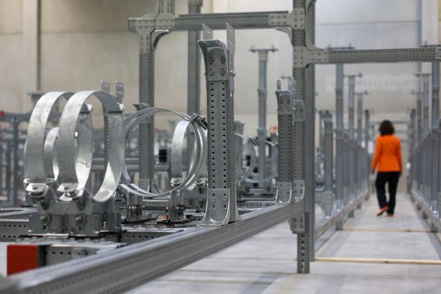 02 April 2026, Saxony-Anhalt, Schoenebeck: A view inside a production hall at the Mercury Engineering Group's new plant engineering center in Saxony-Anhalt. Photo: Peter Gercke/dpa