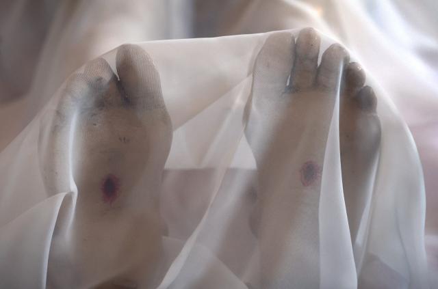 03 April 2026, Bavaria, Lohr am Main: A statue depicting Jesus lying in state is placed in the monastery church of St. Joseph ahead of the Good Friday procession. Photo: Karl-Josef Hildenbrand/dpa