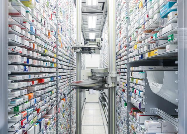 FILED - 31 March 2020, Saxony, Leipzig: A view inside a pharmacy's automated medication storage facility. Pharmaceutical industry warns of helium shortages due to war in Iran. Photo: Jan Woitas/dpa-Zentralbild/dpa