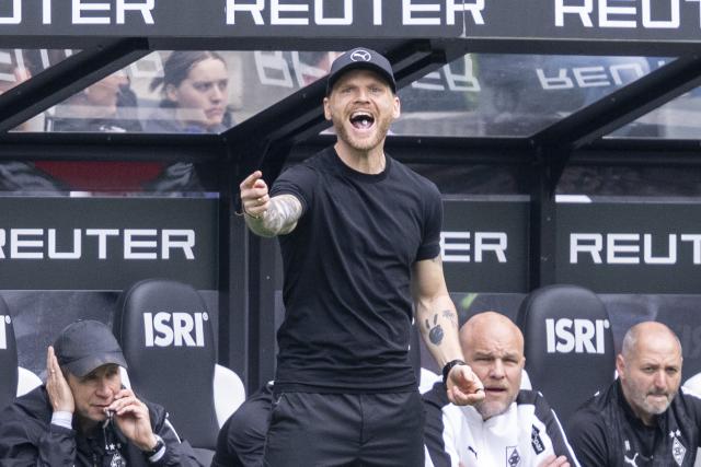 04 April 2026, North Rhine-Westphalia, Moenchengladbach: Gladbach coach Eugen Polanski reacts during the German Bundesliga soccer match between Borussia Moenchengladbach and 1. FC Heidenheim at Borussia-Park Stadium. Photo: David Inderlied/dpa - IMPORTANT NOTICE: DFL and DFB regulations prohibit any use of photographs as image sequences and/or quasi-video.