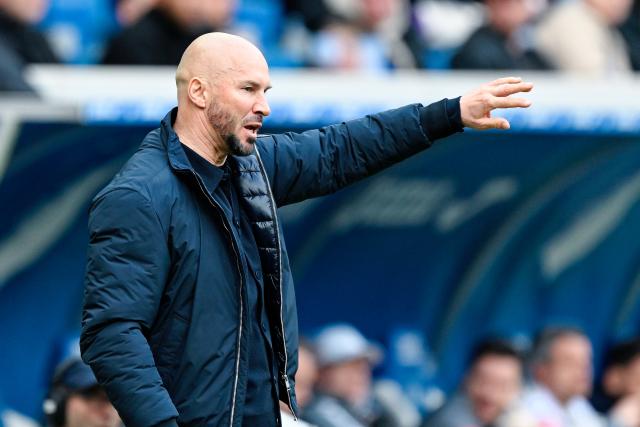 04 April 2026, Baden-Württemberg, Sinsheim: Hoffenheim coach Christian Ilzer gestures during the German Bundesliga soccer match between TSG 1899 Hoffenheim and FSV Mainz 05 at the PreZero Arena. Photo: Uwe Anspach/dpa - IMPORTANT NOTICE: DFL and DFB regulations prohibit any use of photographs as image sequences and/or quasi-video.
