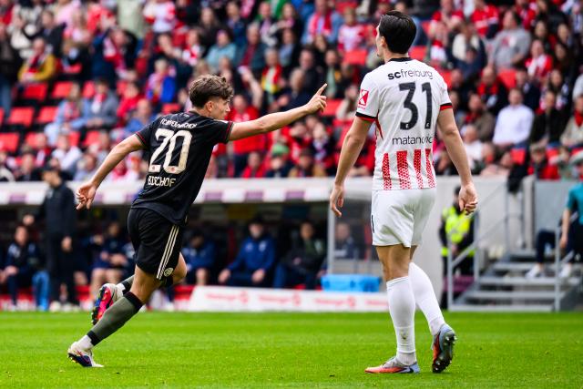 04 April 2026, Baden-Wuerttemberg, Freiburg im Breisgau: Bayern Munich's Tom Bischof celebrates scoring his side's second goal during the German Bundesliga soccer match between SC Freiburg and Bayern Munich at Europa-Park Stadium. Photo: Tom Weller/dpa - IMPORTANT NOTICE: DFL and DFB regulations prohibit any use of photographs as image sequences and/or quasi-video.