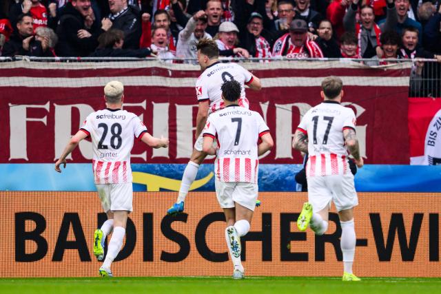 04 April 2026, Baden-Wuerttemberg, Freiburg im Breisgau: Freiburg's Lucas Hoeler celebrates scoring his side's second goal during the German Bundesliga soccer match between SC Freiburg and Bayern Munich at Europa-Park Stadium. Photo: Tom Weller/dpa - IMPORTANT NOTICE: DFL and DFB regulations prohibit any use of photographs as image sequences and/or quasi-video.