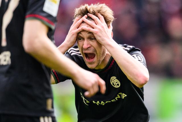 04 April 2026, Baden-Wuerttemberg, Freiburg im Breisgau: Bayern Munich's Joshua Kimmich reacts in dejection during the German Bundesliga soccer match between SC Freiburg and Bayern Munich at Europa-Park Stadium. Photo: Tom Weller/dpa - IMPORTANT NOTICE: DFL and DFB regulations prohibit any use of photographs as image sequences and/or quasi-video.