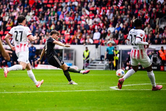 04 April 2026, Baden-Wuerttemberg, Freiburg im Breisgau: Bayern Munich's Tom Bischof scores his side's second goal during the German Bundesliga soccer match between SC Freiburg and Bayern Munich at Europa-Park Stadium. Photo: Tom Weller/dpa - IMPORTANT NOTICE: DFL and DFB regulations prohibit any use of photographs as image sequences and/or quasi-video.