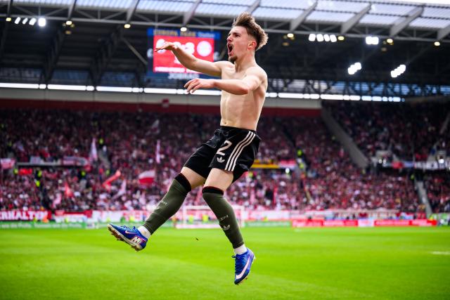04 April 2026, Baden-Wuerttemberg, Freiburg im Breisgau: Bayern Munich's Lennart Karl celebrates scoring his side's third goal during the German Bundesliga soccer match between SC Freiburg and Bayern Munich at Europa-Park Stadium. Photo: Tom Weller/dpa - IMPORTANT NOTICE: DFL and DFB regulations prohibit any use of photographs as image sequences and/or quasi-video.