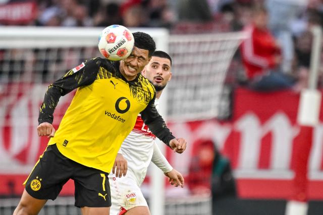 04 April 2026, Baden-Württemberg, Stuttgart: Borussia Dortmund's Jobe Bellingham in action against Stuttgart's Deniz Undav during the German Bundesliga soccer match between VfB Stuttgart and Borussia Dortmund at the MHPArena. Photo: Harry Langer/dpa - IMPORTANT NOTICE: DFL and DFB regulations prohibit any use of photographs as image sequences and/or quasi-video.