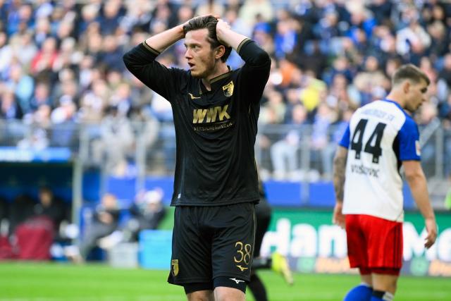 04 April 2026, Hamburg: Augsburg's Michael Gregoritsch reacts after missing a chance to scoreduring the German Bundesliga soccer match between Hamburger SV and FC Augsburg at Volksparkstadion. Photo: Gregor Fischer/dpa - IMPORTANT NOTICE: DFL and DFB regulations prohibit any use of photographs as image sequences and/or quasi-video.