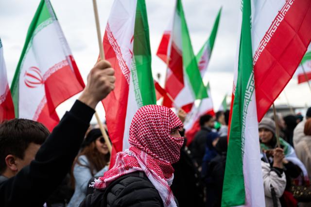 05 April 2026, Berlin: People take part in a demonstration under the slogan 'Stop US-Israeli Aggression!' while holding Iranian flags, protesting against US and Israeli actions in the Middle East. Photo: Christophe Gateau/dpa