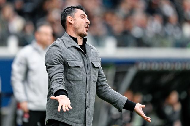05 April 2026, Hesse, Frankfurt_Main: Eintracht Frankfurt coach Albert Riera gesture during the German Bundesliga soccer match between Eintracht Frankfurt and 1. FC Cologne at Deutsche Bank Park Photo: Uwe Anspach/dpa - WICHTIGER HINWEIS: Gemäß den Vorgaben der DFL Deutsche Fußball Liga bzw. des DFB Deutscher Fußball-Bund ist es untersagt, in dem Stadion und/oder vom Spiel angefertigte Fotoaufnahmen in Form von Sequenzbildern und/oder videoähnlichen Fotostrecken zu verwerten bzw. verwerten zu lassen.