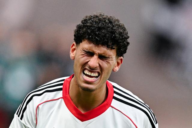 05 April 2026, Hesse, Frankfurt_Main: Eintracht Frankfurt's Ayoube Amaimouni-Echghouyab grimaces during the German Bundesliga soccer match between Eintracht Frankfurt and 1. FC Cologne at Deutsche Bank Park Photo: Uwe Anspach/dpa - WICHTIGER HINWEIS: Gemäß den Vorgaben der DFL Deutsche Fußball Liga bzw. des DFB Deutscher Fußball-Bund ist es untersagt, in dem Stadion und/oder vom Spiel angefertigte Fotoaufnahmen in Form von Sequenzbildern und/oder videoähnlichen Fotostrecken zu verwerten bzw. verwerten zu lassen.
