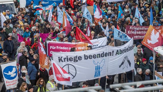 06 April 2026, Hamburg: People hold a large banner during the Easter march under the motto "Not our war!". The annual Easter march was organized by the Hamburg Forum for International Understanding and Global Disarmament. Photo: Markus Scholz/dpa