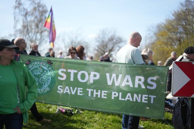 06 April 2026, Rhineland-Palatinate, Buechel: Numerous demonstrators take part in an Easter march at the Bundeswehr airbase in Buechel, followed by a rally. Photo: Thomas Frey/dpa