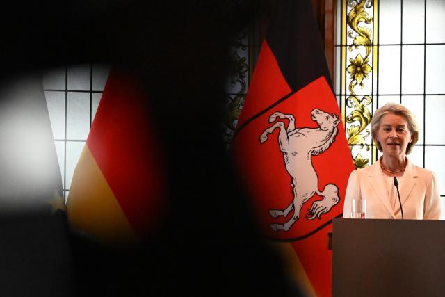 07 April 2026, Lower Saxony, Hanover: Ursula von der Leyen, President of the European Commission, speaks after being awarded the Lower Saxony State Medal by Minister President Olaf Lies. Photo: Shireen Broszies/dpa