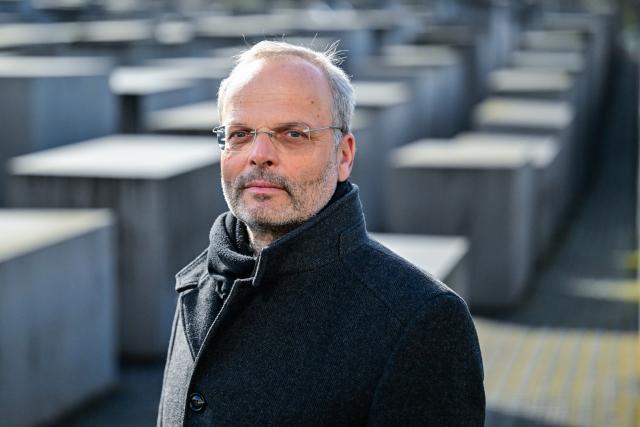 FILED - 31 March 2026, Berlin: Felix Klein, Germany's Commissioner for Jewish Life in Germany and the Fight Against Anti-Semitism, stands at the Memorial to the Murdered Jews of Europe. Photo: Sebastian Christoph Gollnow/dpa