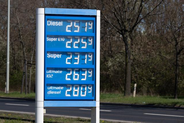 08 April 2026, Saxony, Dresden: The fuel prices are shown on a display board at a filling station. Photo: Sebastian Kahnert/dpa