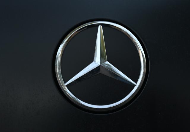 FILED - 29 October 2025, Baden-Württemberg, Stuttgart: The logo of the vehicle manufacturer Mercedes-Benz, is attached to a Mercedes-Benz vehicle in Stuttgart. Photo: Bernd Weißbrod/dpa