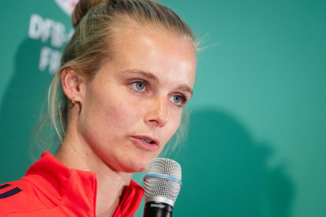 09 April 2026, North Rhine-Westphalia, Cologne: Bayern Munich's Anna Klink speaks during a press conference ahead of the German Women's DFB Cup fimal soccer match between FC Bayern Munich and VfL Wolfsburg. Photo: Marius Becker/dpa