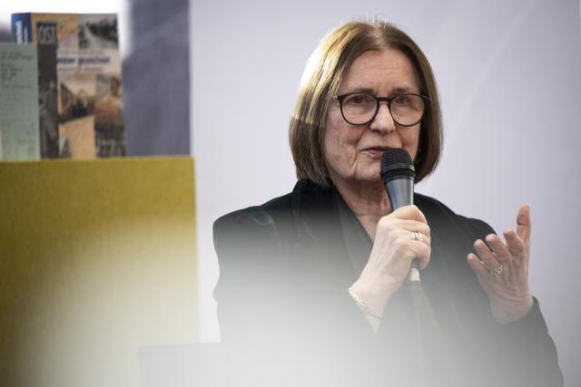 09 April 2026, Mecklenburg-Western Pomerania, Schwerin: Russian Nobel Peace Prize laureate Irina Scherbakowa speaks at the "Guenther Uecker" State Library in Schwerin to present her new autobiographical book, "The Key Would Still Fit: Memories of Moscow". Photo: Philip Dulian/dpa