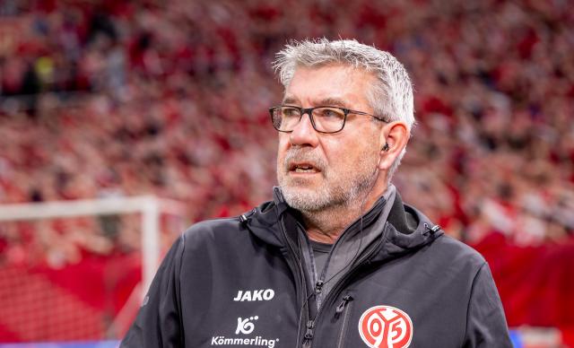 09 April 2026, Rhineland-Palatinate, Mainz: Mainzv head coach Urs Fischer speaks during an interview ahead of the UEFA Europa Conference League Quarter-Final first leg soccer match between FSV Mainz 05 and Racing Strasbourg at Mewa Arena. Photo: Torsten Silz/dpa