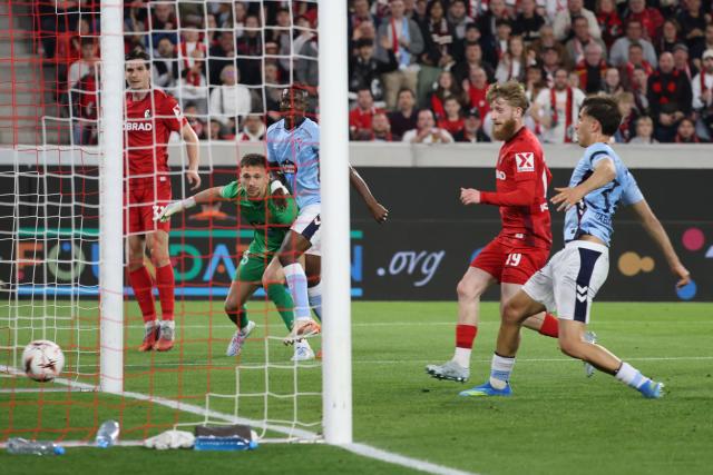 09 April 2026, Baden-Wuerttemberg, Freiburg Im Breisgau: Freiburg's Jan-Niklas Beste (2nd R) scores his side's second goal of the game during the UEFA Europa League Quarter-Final first leg soccer match between SC Freiburg and Celta Vigo at Europa-Park-Stadion. Photo: Philipp von Ditfurth/dpa
