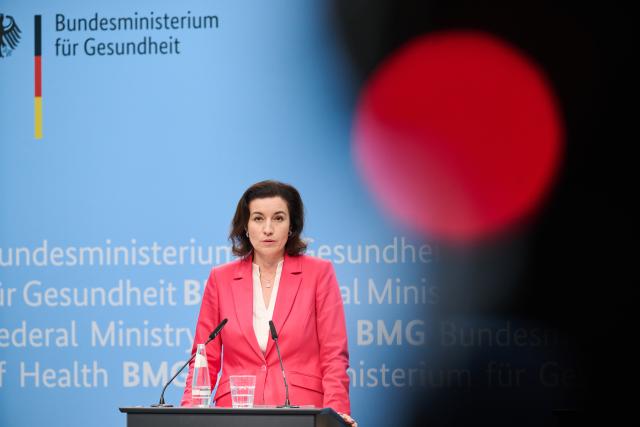 FILED - 19 November 2025, Berlin: Dorothee Baer, German Minister of Research, Technology and Space, attends a press conference following the launch meeting of the "Alliance post-infectious diseases: Long Covid and ME/CFS". Photo: Annette Riedl/dpa