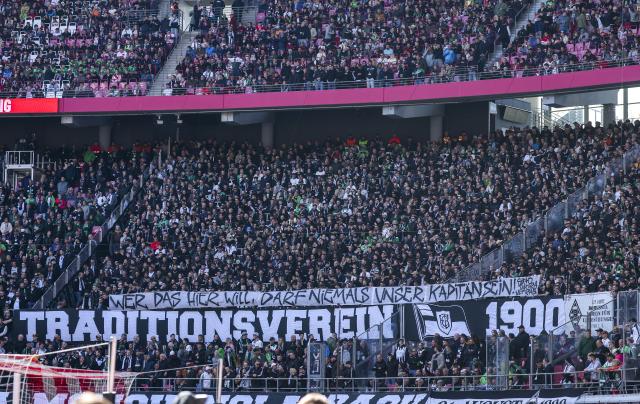 11 April 2026, Saxony, Leipzig: Gladbach fans display a banner against RB Leipzig and their own captain during the German Bundesliga soccer match between RB Leipzig and Borussia Moenchengladbach at the Red Bull Arena. Photo: Jan Woitas/dpa - IMPORTANT NOTICE: DFL and DFB regulations prohibit any use of photographs as image sequences and/or quasi-video.
