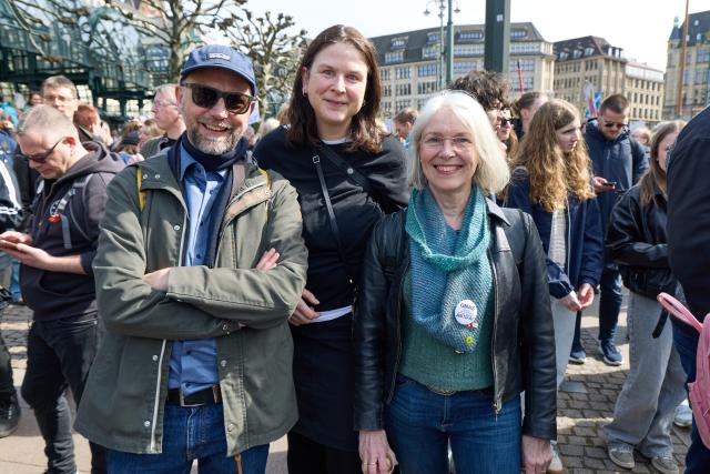 11 April 2026, Hamburg: (L-R) Till Steffen, a member of the German Bundestag; Sonja Lattwesen, a former member of the Bundestag; and Mechthild Weber, spokesperson for senior citizens' policy, take part in a protest organised by the 'Pruef' initiative calling for an investigation into far-right parties. Photo: Georg Wendt/dpa