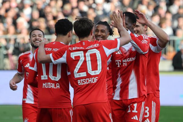 11 April 2026, Hamburg: Bayern Munich's Jamal Musiala (2nd L) celebrates with teammates after scoring his side's first goal of the game during the German Bundesliga soccer match between FC St. Pauli and Bayern Munich at Millerntor Stadium. Photo: Christian Charisius/dpa - IMPORTANT NOTICE: DFL and DFB regulations prohibit any use of photographs as image sequences and/or quasi-video.
