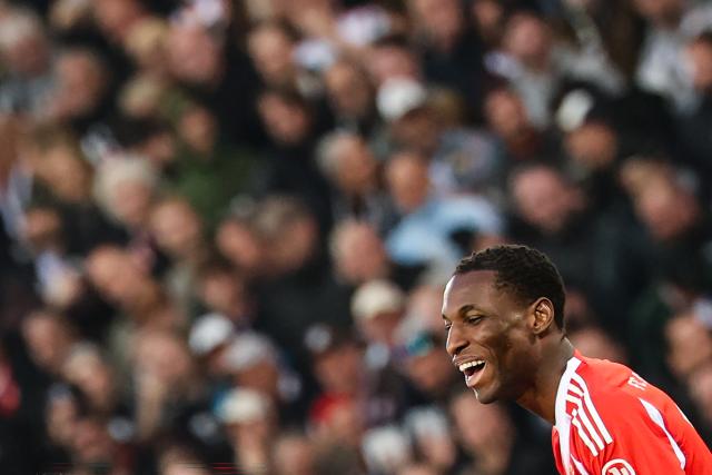 11 April 2026, Hamburg: Bayern Munich's Nicolas Jackson celebrates his side's fourth goal of the game during the German Bundesliga soccer match between FC St. Pauli and Bayern Munich at Millerntor Stadium. Photo: Christian Charisius/dpa - IMPORTANT NOTICE: DFL and DFB regulations prohibit any use of photographs as image sequences and/or quasi-video.