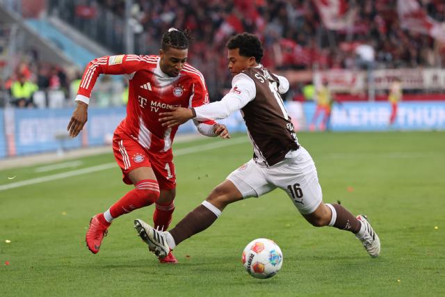 11 April 2026, Hamburg: Bayern Munich's Michael Olise and St. Pauli's Joel Chima Fujita (R) battle for the ball during the German Bundesliga soccer match between FC St. Pauli and Bayern Munich at Millerntor Stadium. Photo: Christian Charisius/dpa - IMPORTANT NOTICE: DFL and DFB regulations prohibit any use of photographs as image sequences and/or quasi-video.