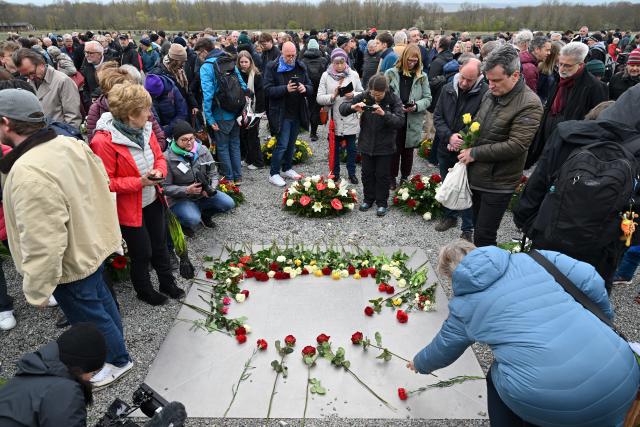 12 April 2026, Thuringia, Weimar: Flowers are laid at a memorial plaque during the ceremony marking the 81st anniversary of the liberation of the Buchenwald concentration camp. Photo: Martin Schutt/dpa