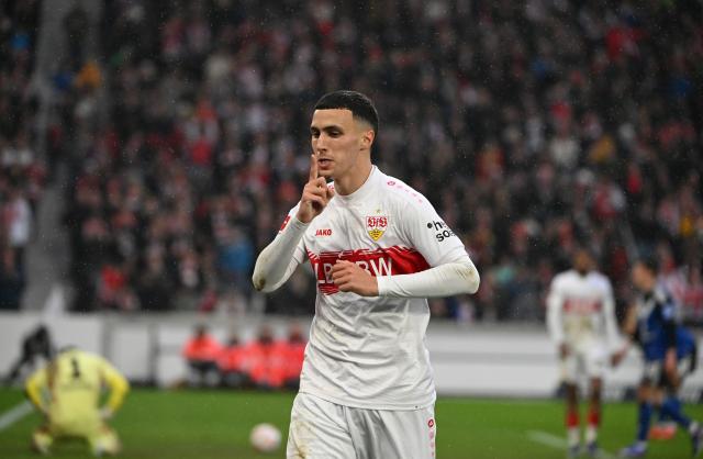 12 April 2026, Baden-Wuerttemberg, Stuttgart: Stuttgart's Bilal El Khannouss celebrates scoring his side's fourth goal during the German Bundesliga soccer match between VfB Stuttgart and Hamburger SV at the MHPArena. Photo: Marijan Murat/dpa - WICHTIGER HINWEIS: Gemäß den Vorgaben der DFL Deutsche Fußball Liga bzw. des DFB Deutscher Fußball-Bund ist es untersagt, in dem Stadion und/oder vom Spiel angefertigte Fotoaufnahmen in Form von Sequenzbildern und/oder videoähnlichen Fotostrecken zu verwerten bzw. verwerten zu lassen.