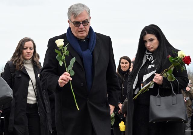 12 April 2026, Thuringia, Weimar: Hape Kerkeling, grandson of a former Buchenwald prisoner, lays a flower during the 81st anniversary of the liberation of Buchenwald concentration camp. Photo: Martin Schutt/dpa