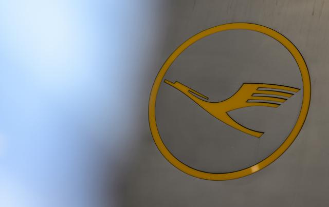 13 April 2026, Hesse, Frankfurt/Main: View of a Lufthansa logo at Frankfurt Airport. The Vereinigung Cockpit pilots' union has called for work stoppages at Lufthansa and several subsidiaries on Monday and Tuesday. Photo: Hannes P. Albert/dpa