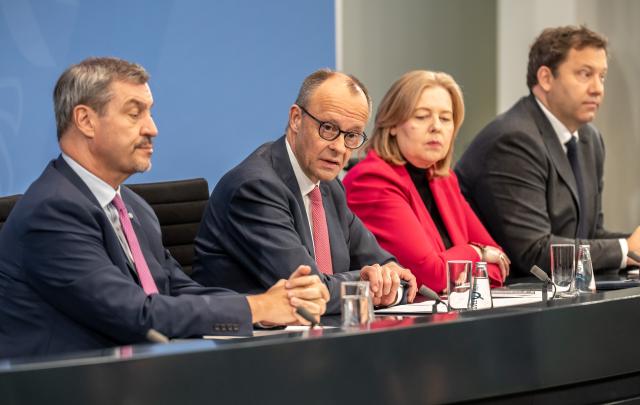 13 April 2026, Berlin: German Chancellor Friedrich Merz takes part in the press conference after the coalition committee alongside Markus Soeder (L), Minister President of Bavaria and CSU Chairman and Baerbel Bas (2-R), German Minister of Labor and Co-Federal Chair of the SPD, as well as Lars Klingbeil (R), German Minister of Finance and Co-Federal Chair of the SPD. Photo: Michael Kappeler/dpa
