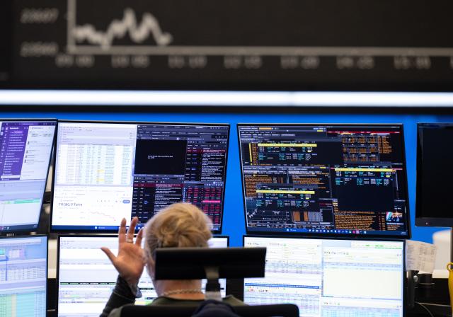 13 April 2026, Hesse, Frankfurt/Main: Stock traders follow the price trend on their monitors on the trading floor in Frankfurt. Following the failure of direct talks with Tehran, US President Trump announced a blockade of the Strait of Hormuz. Photo: Boris Roessler/dpa